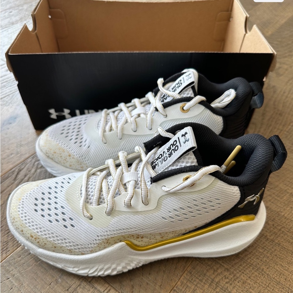 UA Women’s Flow Basketball Shoes